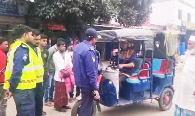 কুমিল্লা চৌদ্দগ্রামে থ্রি হুইলার বন্ধে হাইওয়ে পুলিশের সাঁড়াশি অভিযান